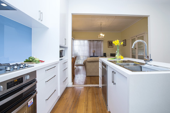 Heathmont: A white, modern kitchen design and renovation